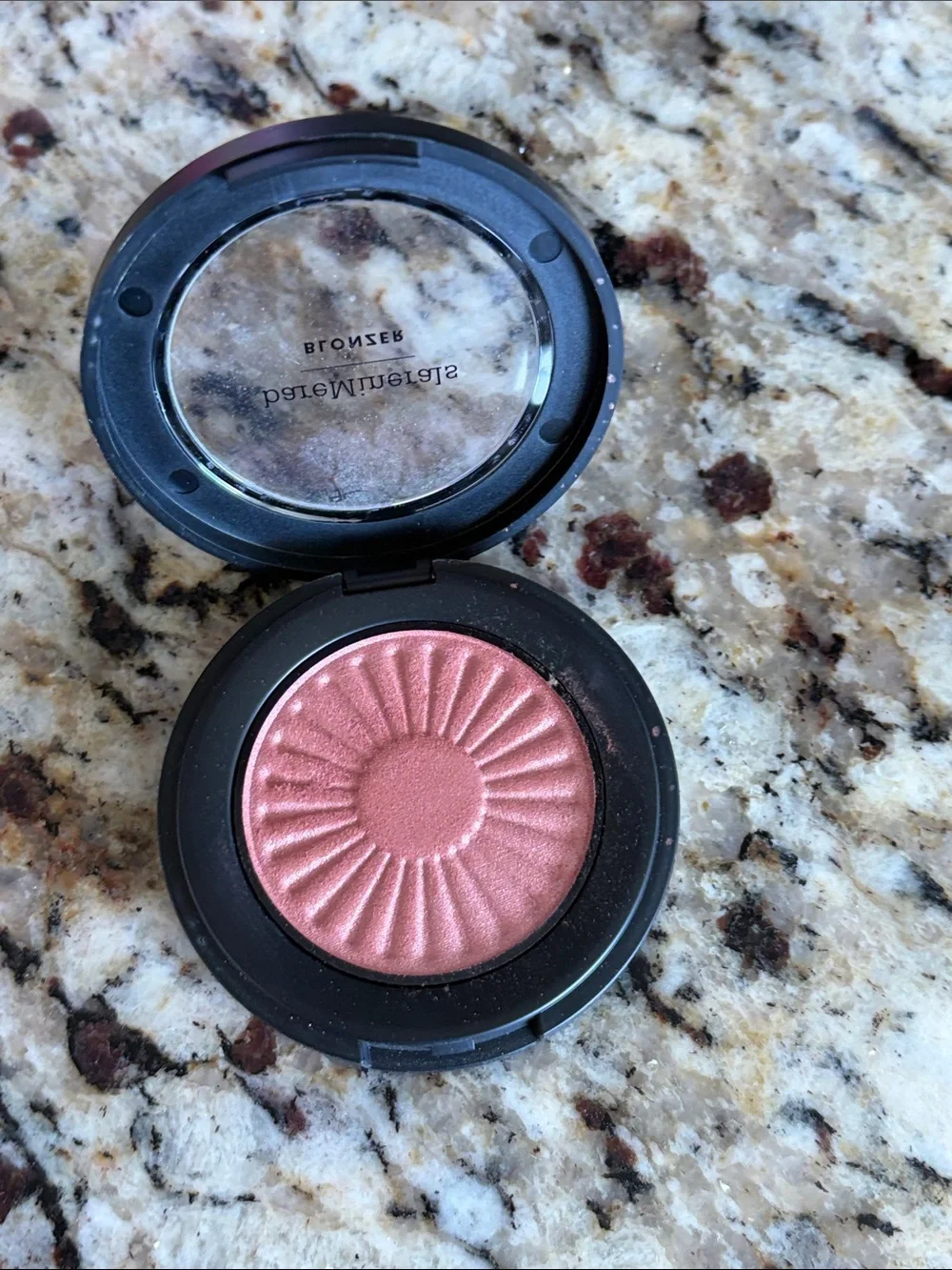 💕🖤Bareminerals Kiss Of Mauve Blonzer